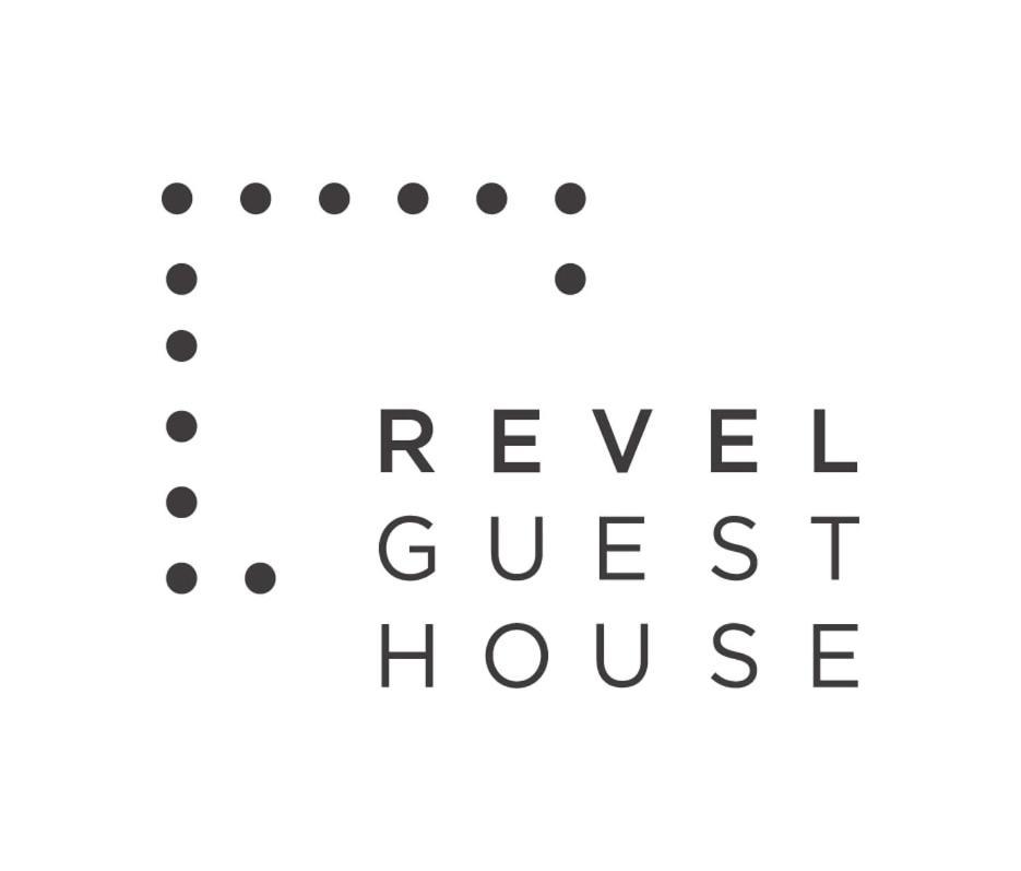 Revel Guest House - The Place For Merriment Канмор Экстерьер фото